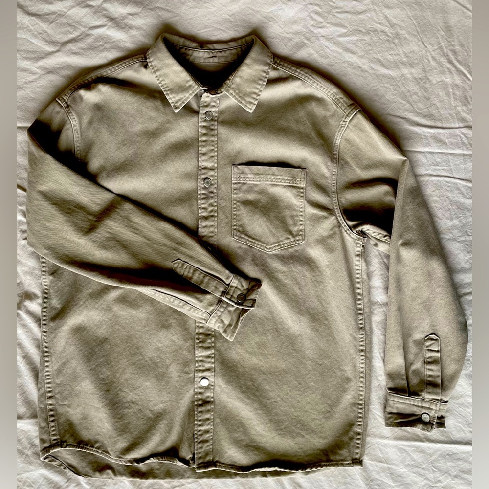 Men’s H&M tan denim button-snap long-sleeve shirt.